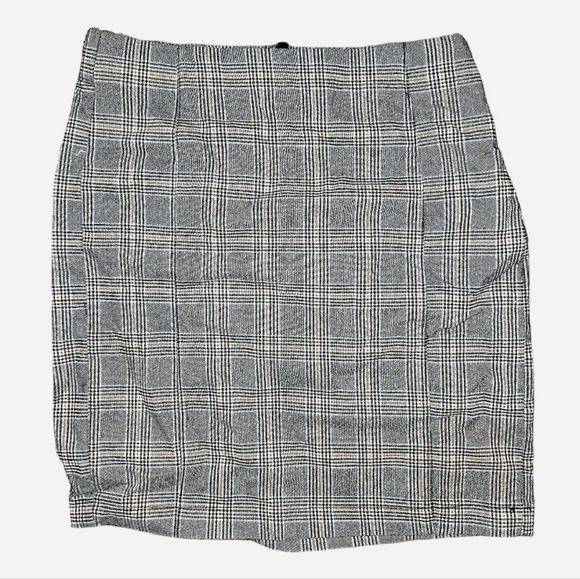 Fashion Nova Dresses & Skirts - Fashion Nova Plaid Mini Skirt XS NWT Classic Stretchy Check